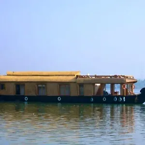 The Lotus - Houseboat Hotel